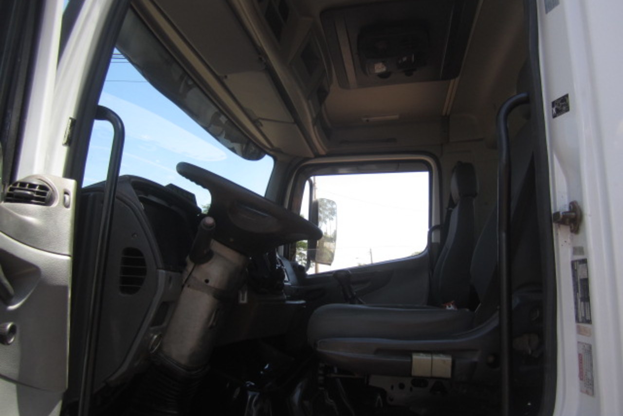 Mercedes Benz Axor 2831 - 08/08 4