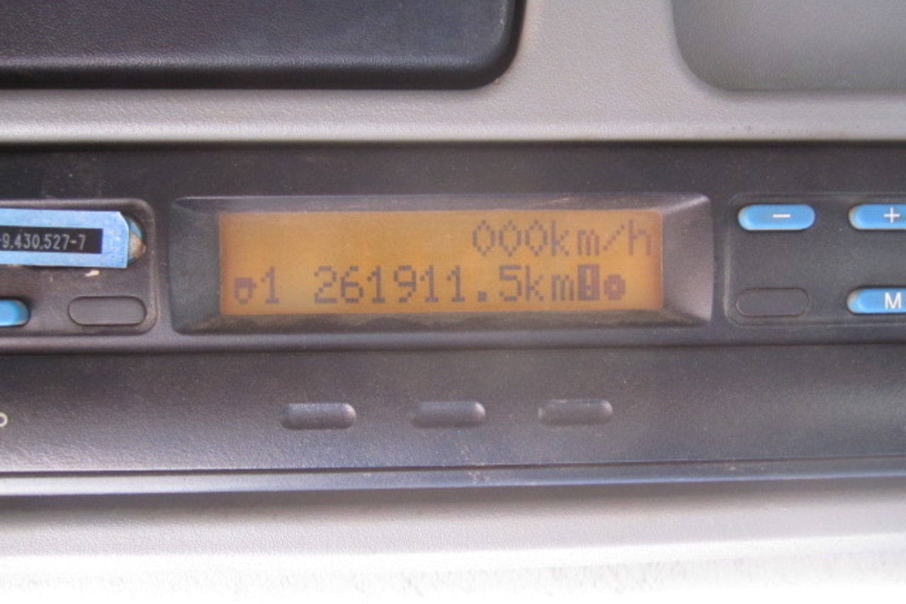 Mercedes Benz Axor 2831 - 08/08 10