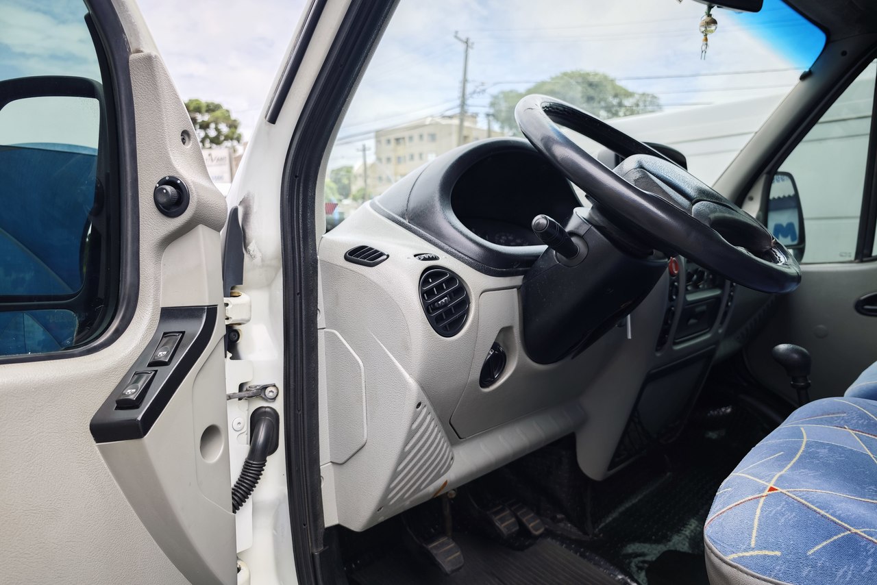 Renault Master Minibus - 07/08 4