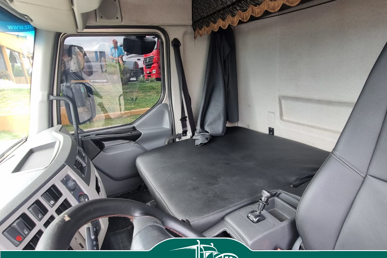 Volvo VM 270 - 12/12 11