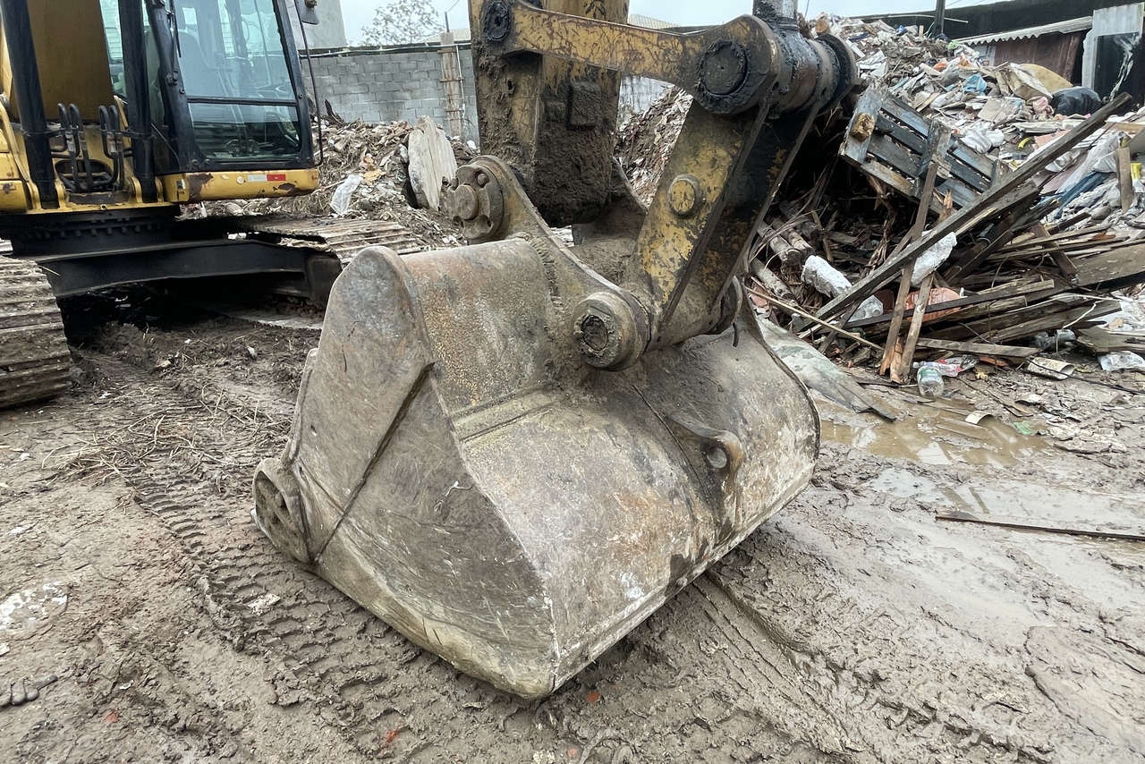 Caterpillar 320 DL - 10/10 16