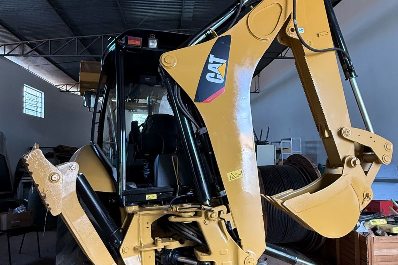 Caterpillar 416E - 09/09 4