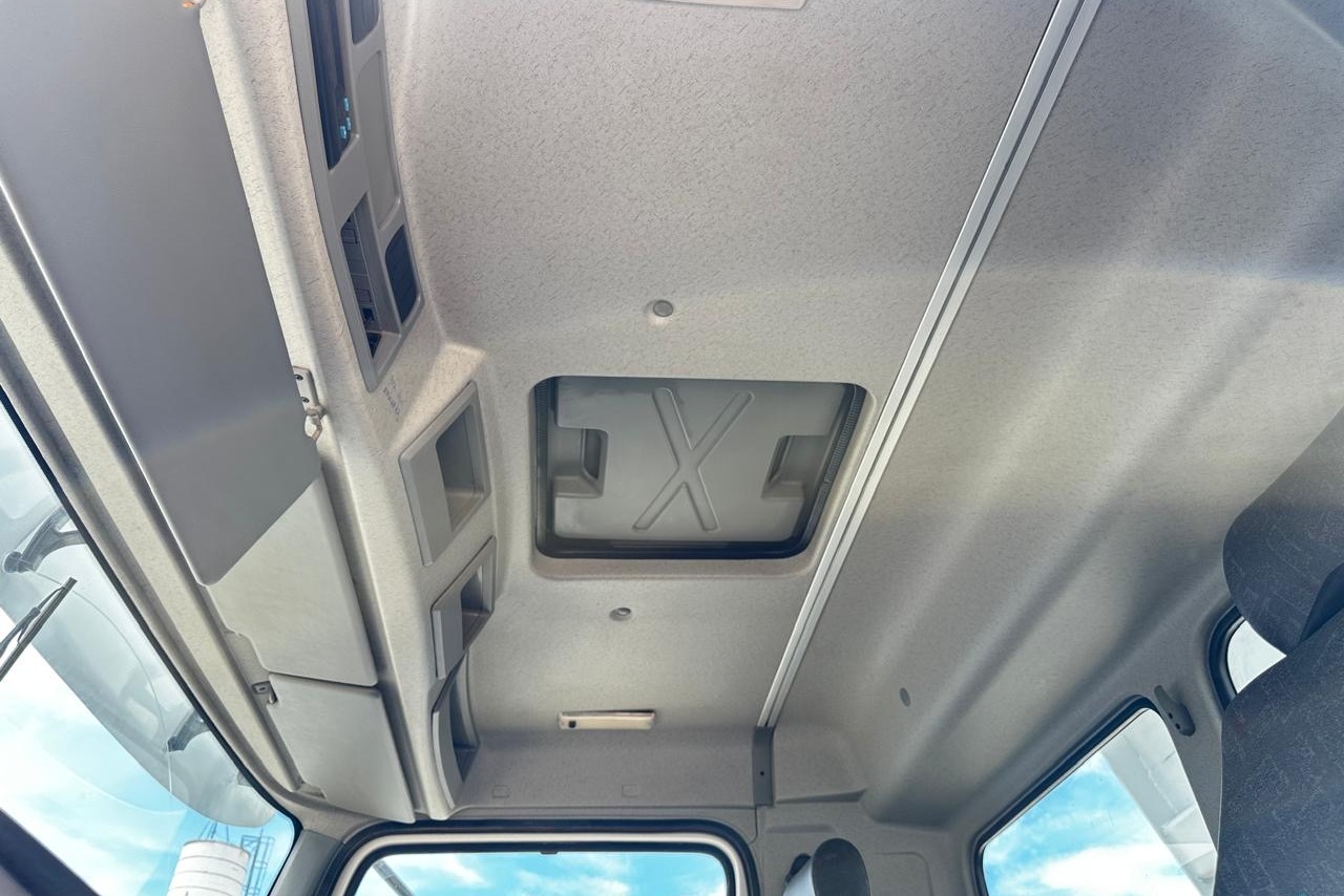 Mercedes Benz Axor 2831 - 12/12 8