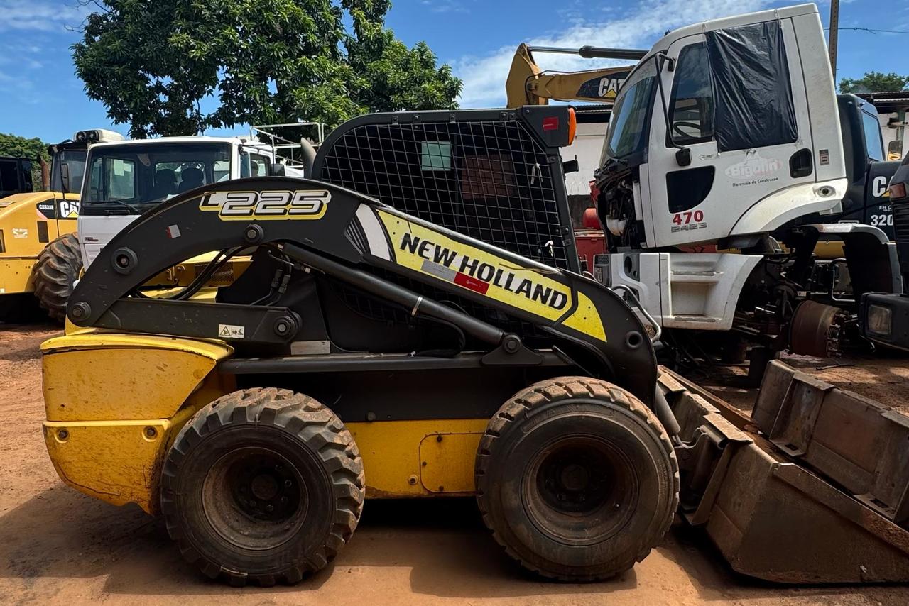 New Holland L225 - 17/17 2