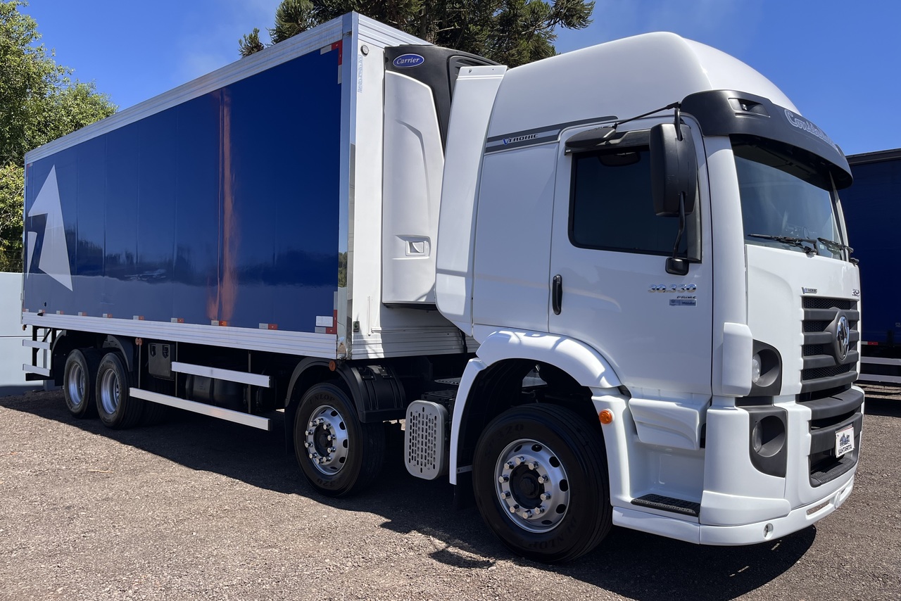 Volkswagen 30-330 Constellation 8x2 - 17/18 2