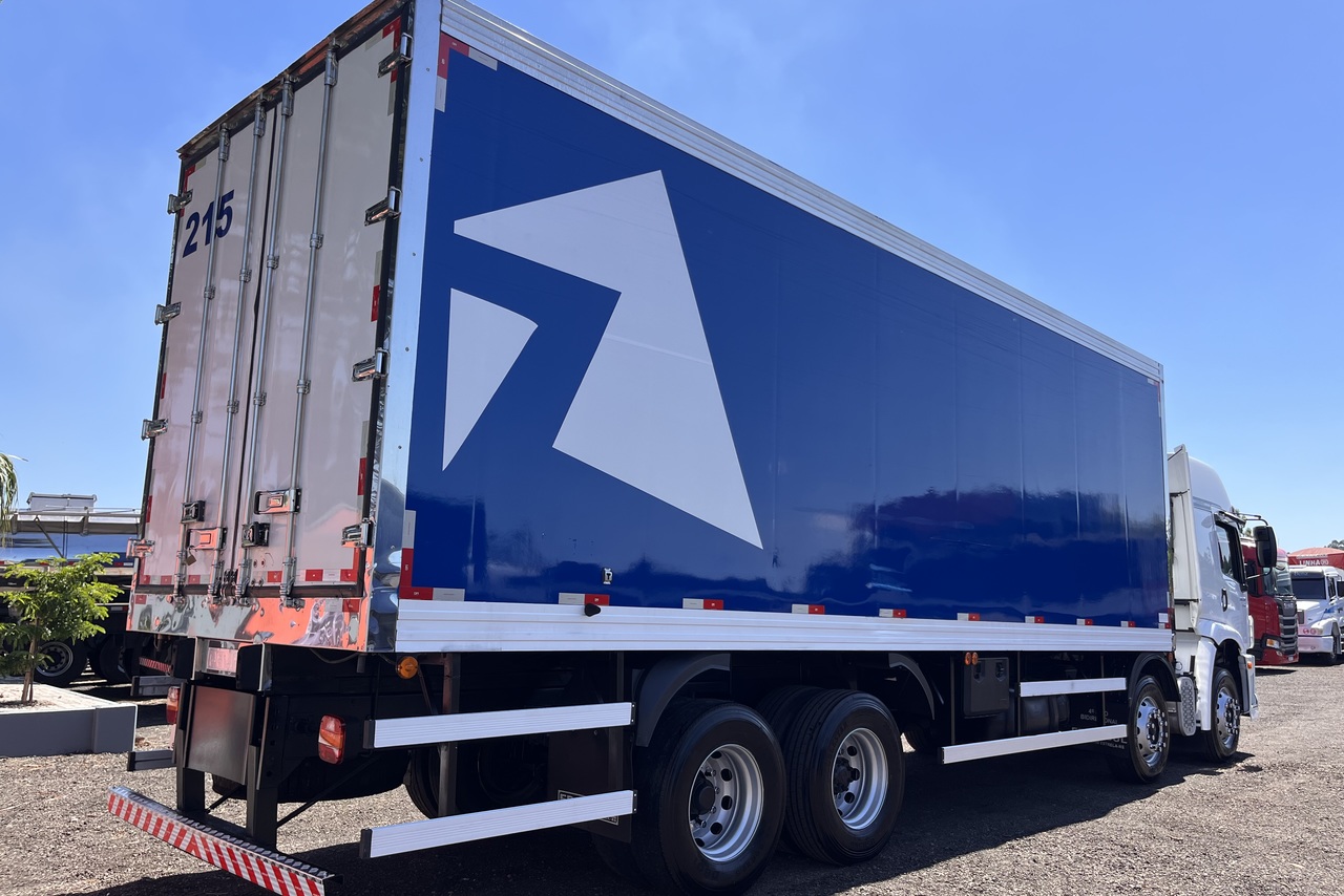 Volkswagen 30-330 Constellation 8x2 - 17/18 4
