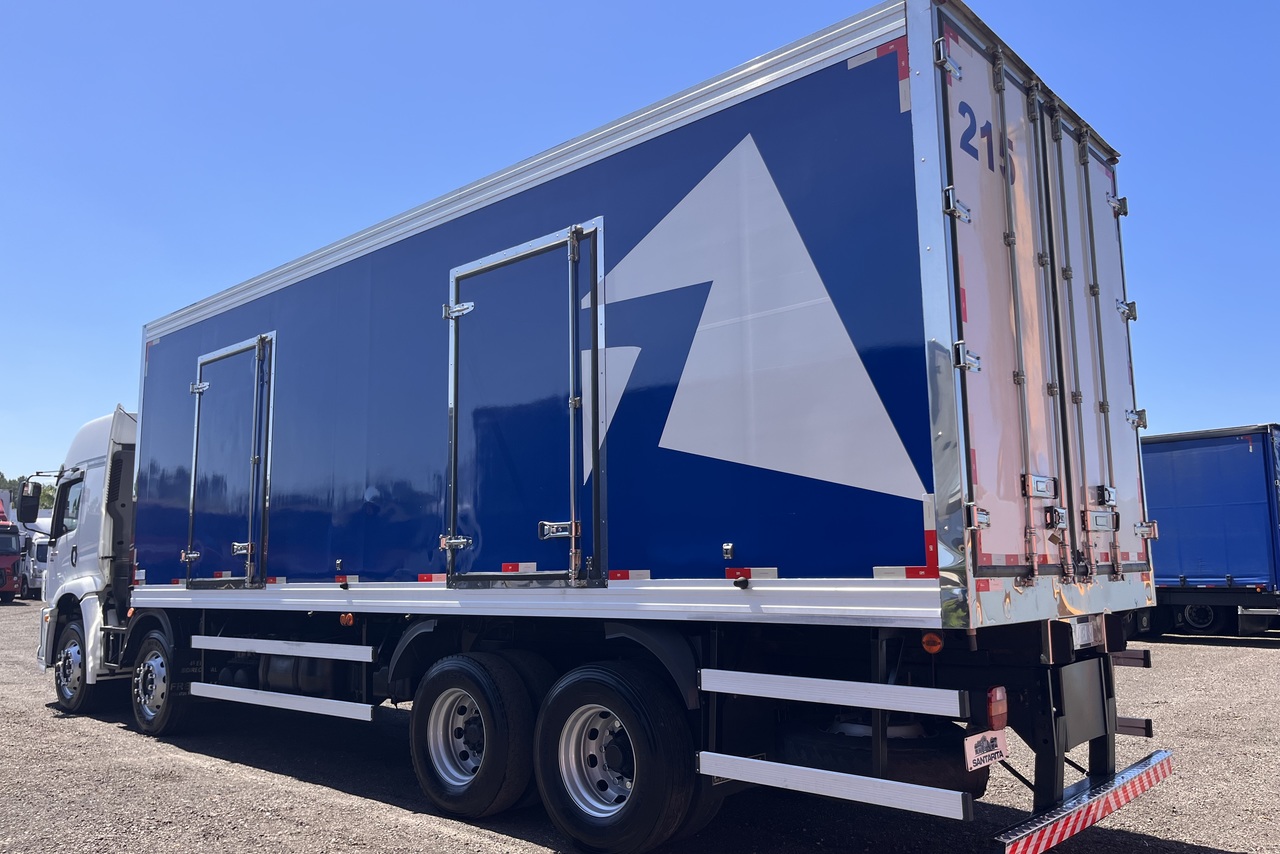 Volkswagen 30-330 Constellation 8x2 - 17/18 5