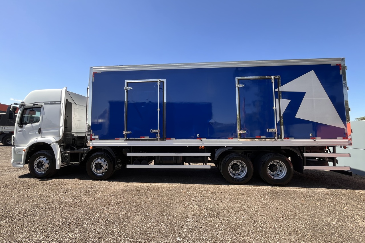 Volkswagen 30-330 Constellation 8x2 - 17/18 6