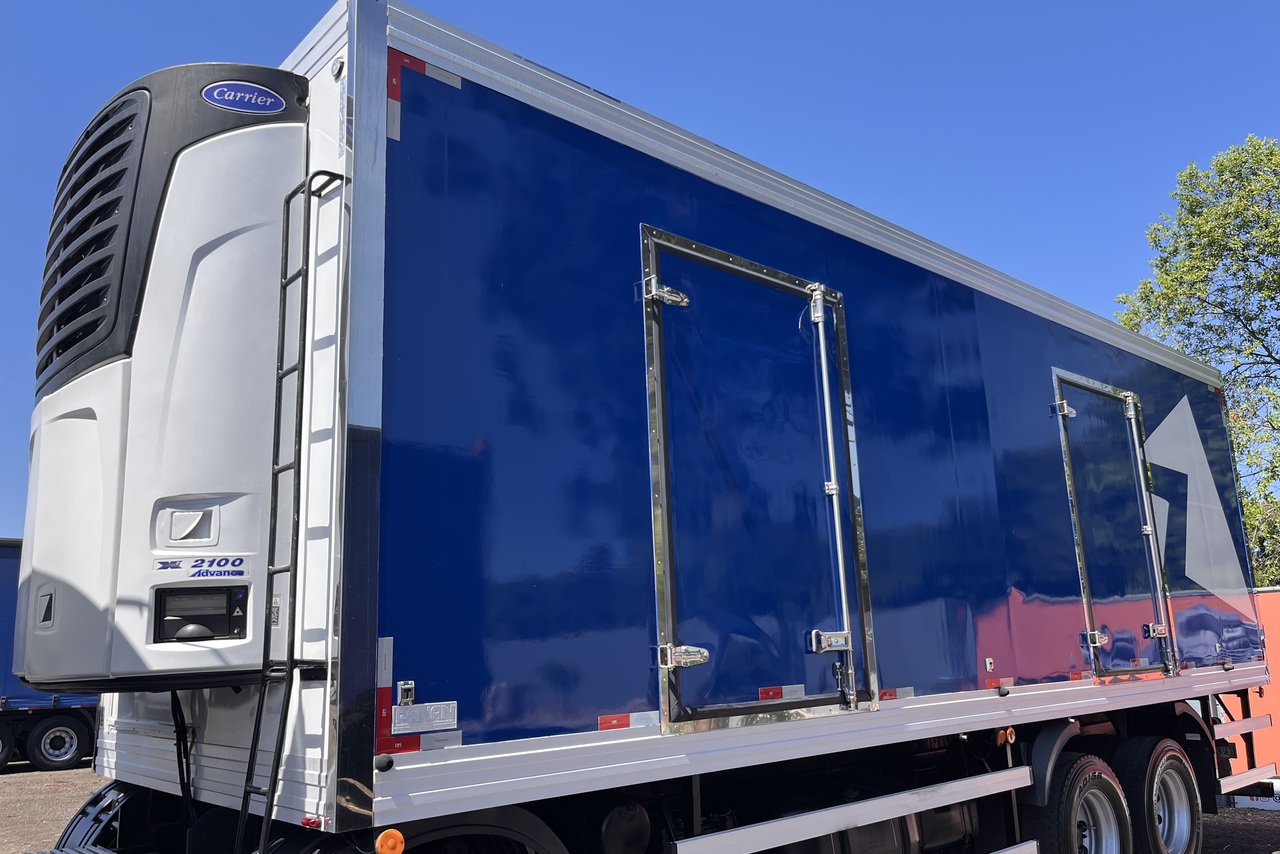 Volkswagen 30-330 Constellation 8x2 - 17/18 8