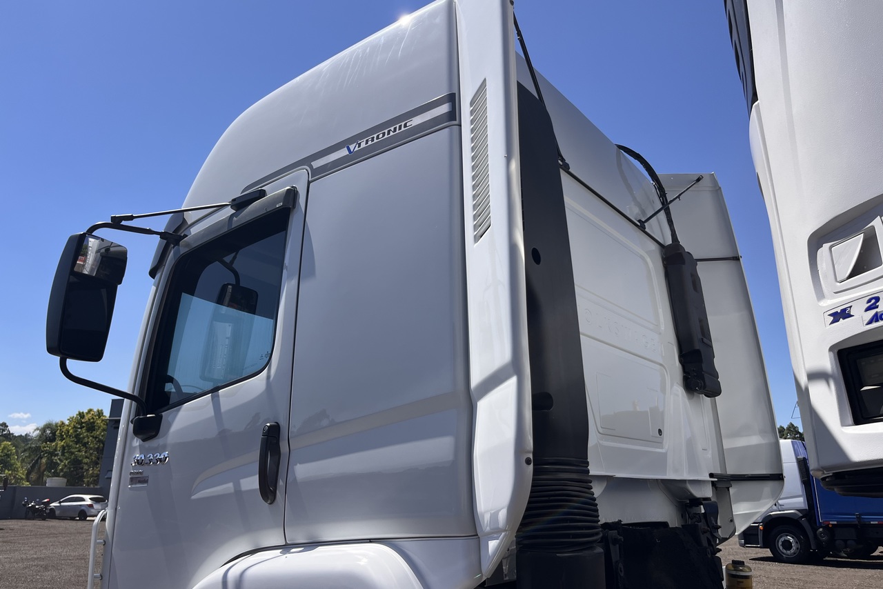 Volkswagen 30-330 Constellation 8x2 - 17/18 11