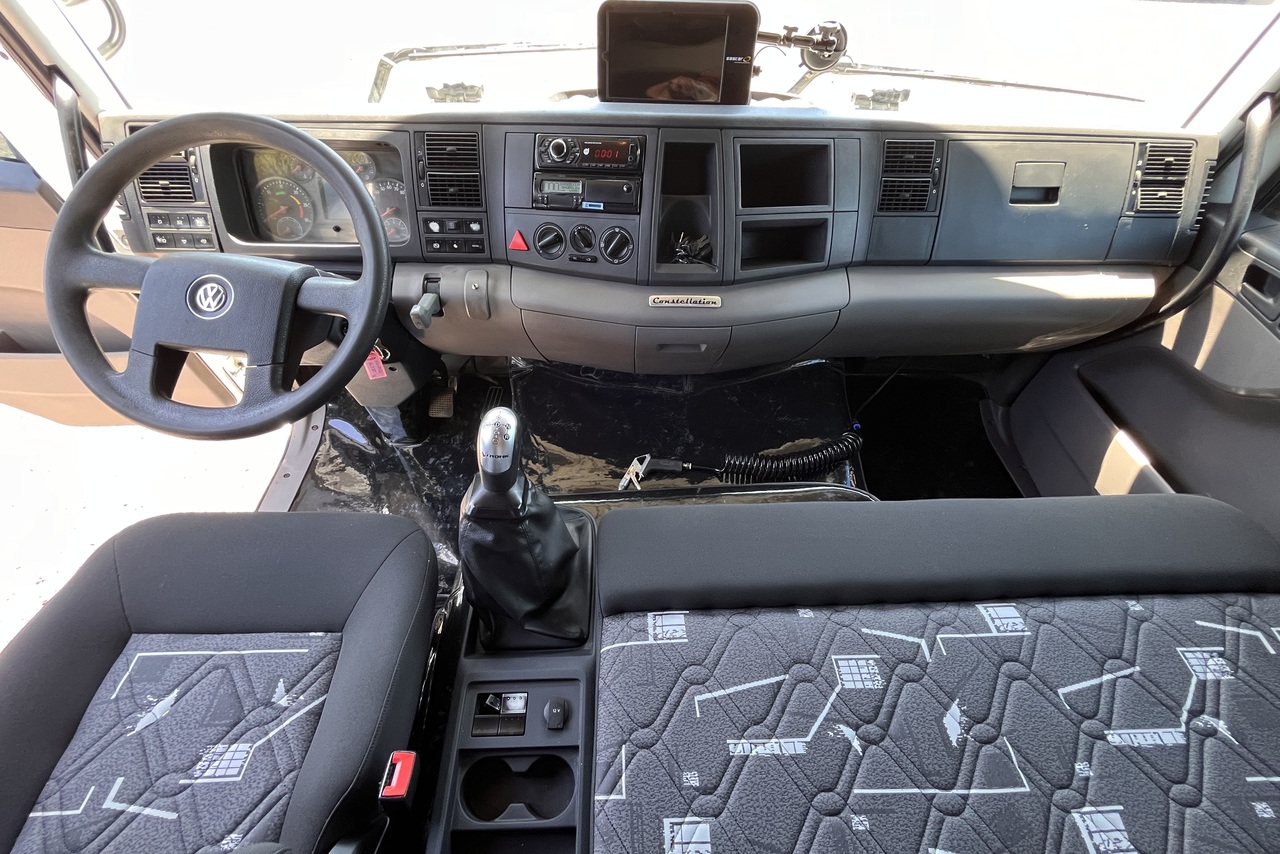Volkswagen 30-330 Constellation 8x2 - 17/18 15