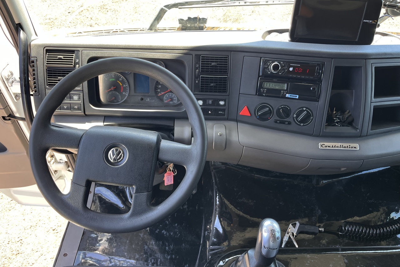 Volkswagen 30-330 Constellation 8x2 - 17/18 16