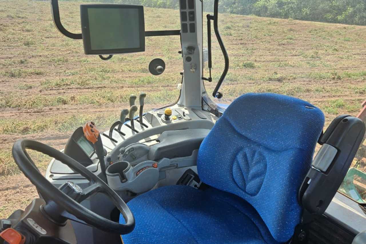 New Holland T7. 205 - 22/22 2