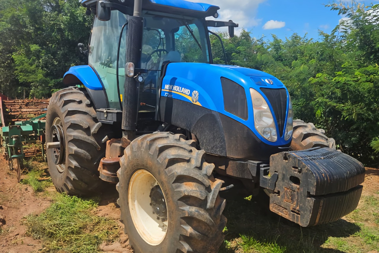 New Holland T7. 205 - 22/22 4