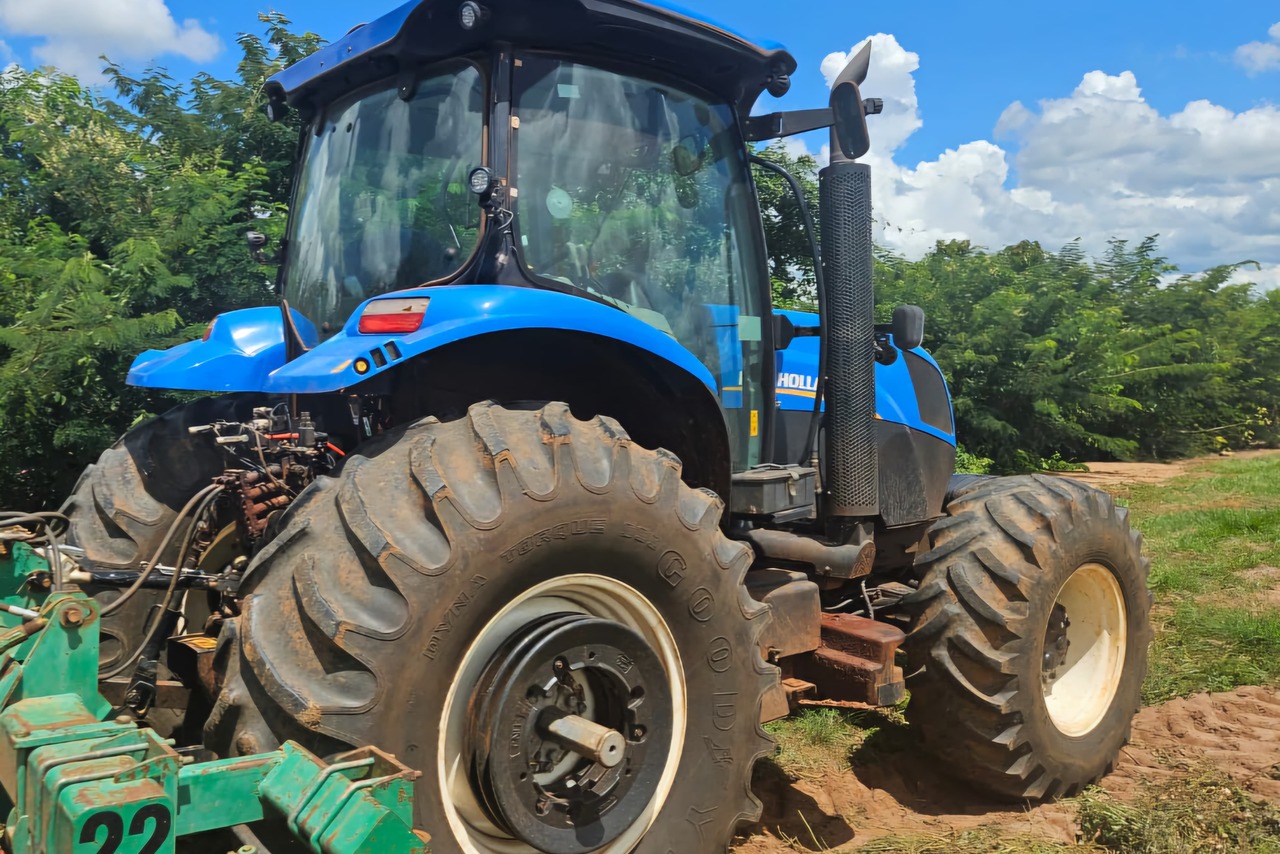 New Holland T7. 205 - 22/22 5