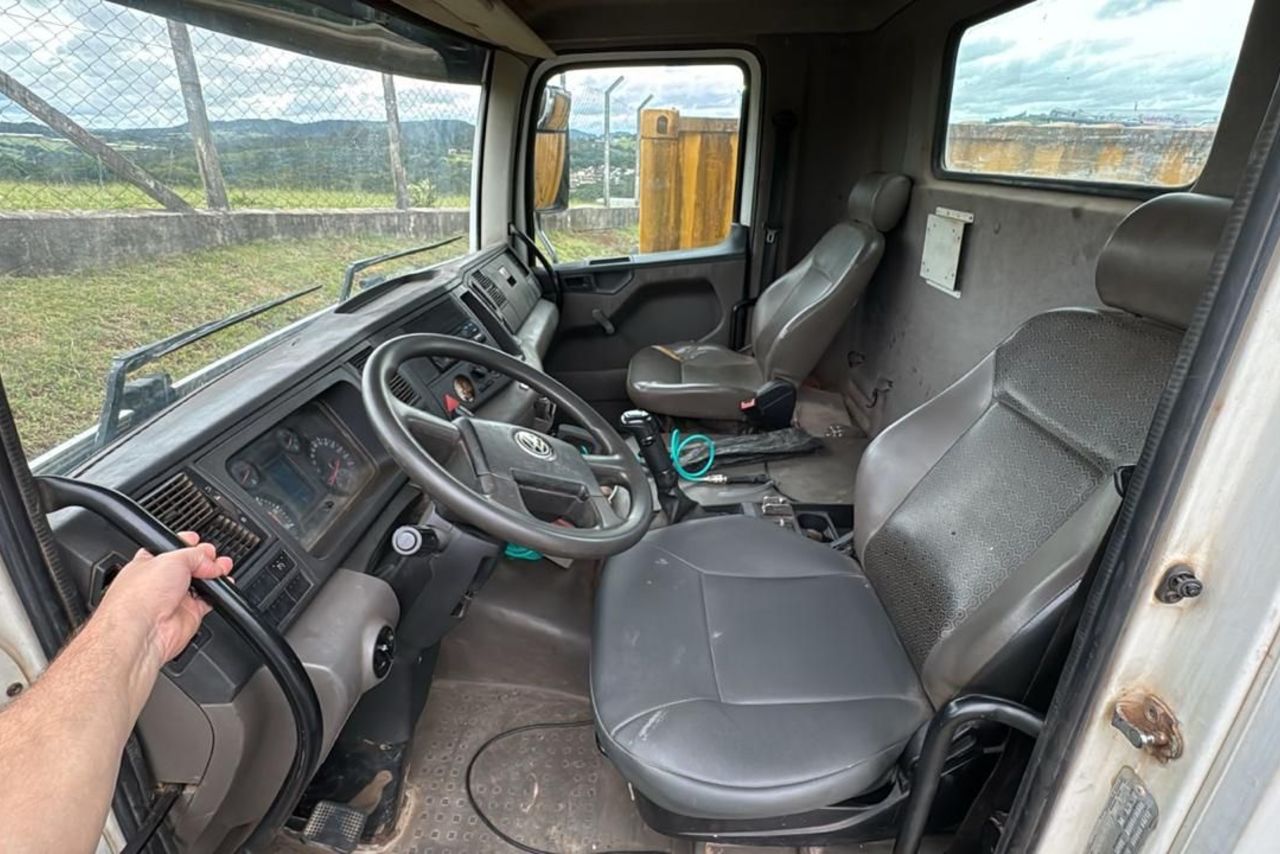 Volkswagen 31-330 E Constellation 6x4 - 12/12 2