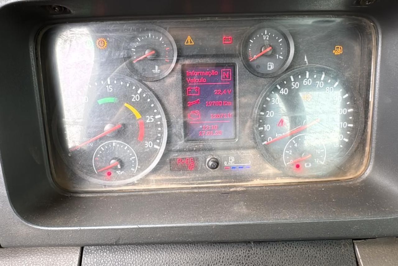 Volkswagen 31-330 E Constellation 6x4 - 12/12 3