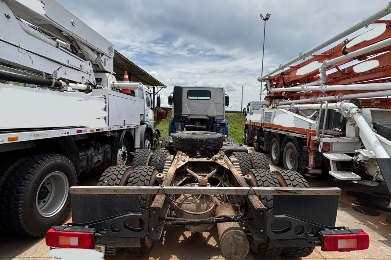 Volkswagen 31-330 E Constellation 6x4 - 12/12 4
