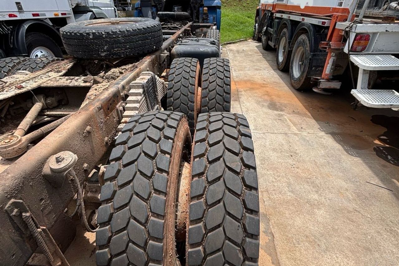 Volkswagen 31-330 E Constellation 6x4 - 12/12 6