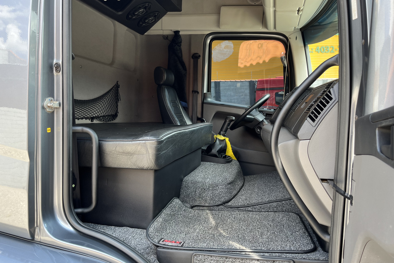 Volkswagen 24-280 E Constellation 6x2 - 21/22 10