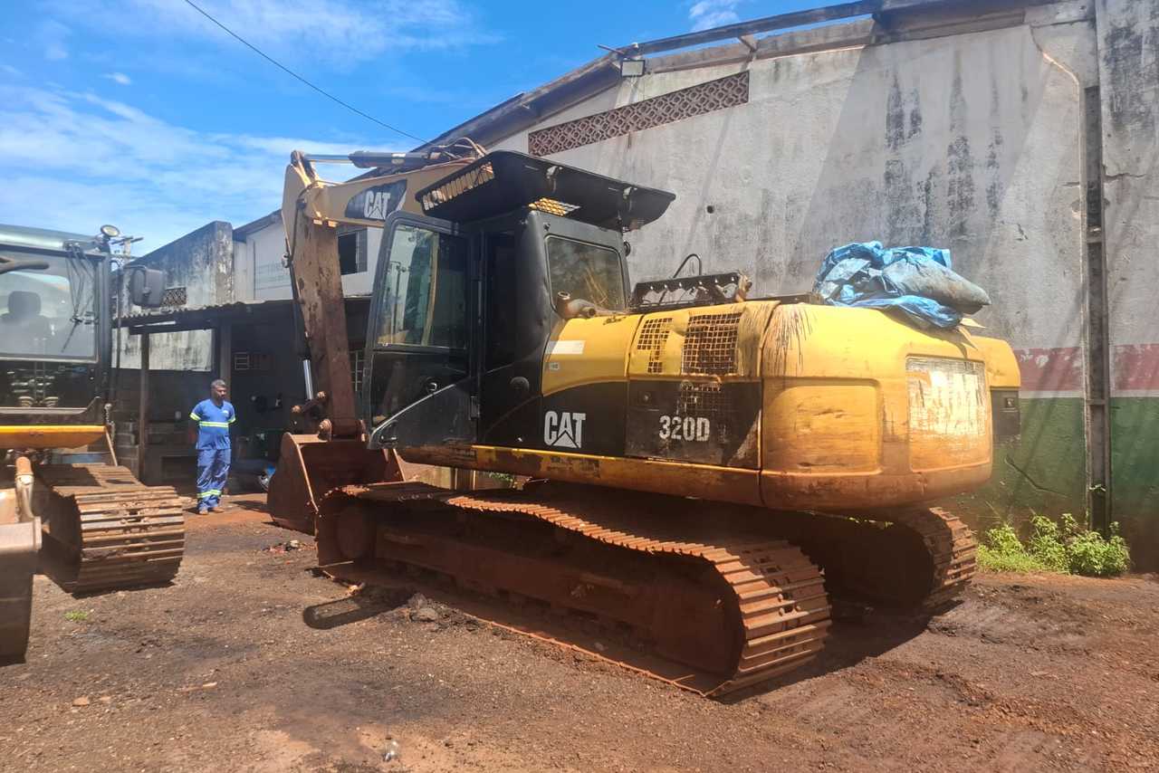 Caterpillar 320 DL - 12/12 4