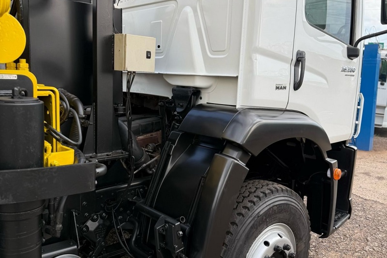 Volkswagen 26-280 Constellation 6x4 - 14/14 7