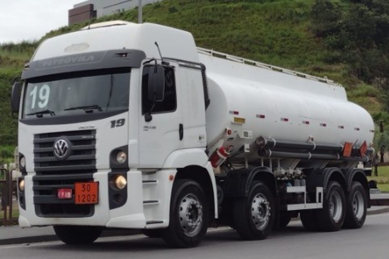 Volkswagen 30-330 Constellation 8x2 - 18/19 3