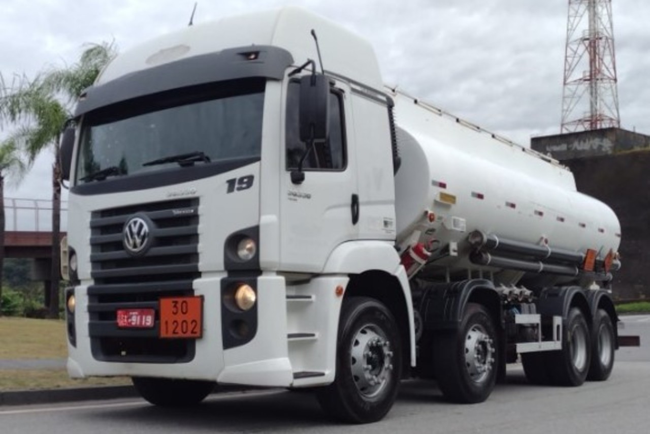 Volkswagen 30-330 Constellation 8x2 - 18/19 8