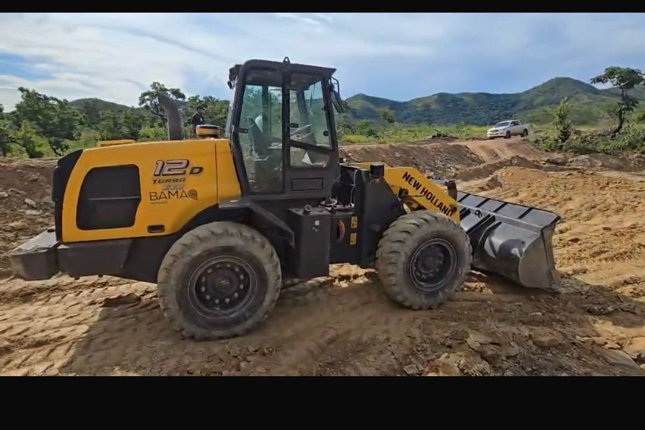 New Holland 12D - 20/20 2