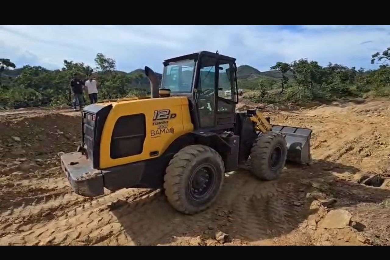 New Holland 12D - 20/20 4