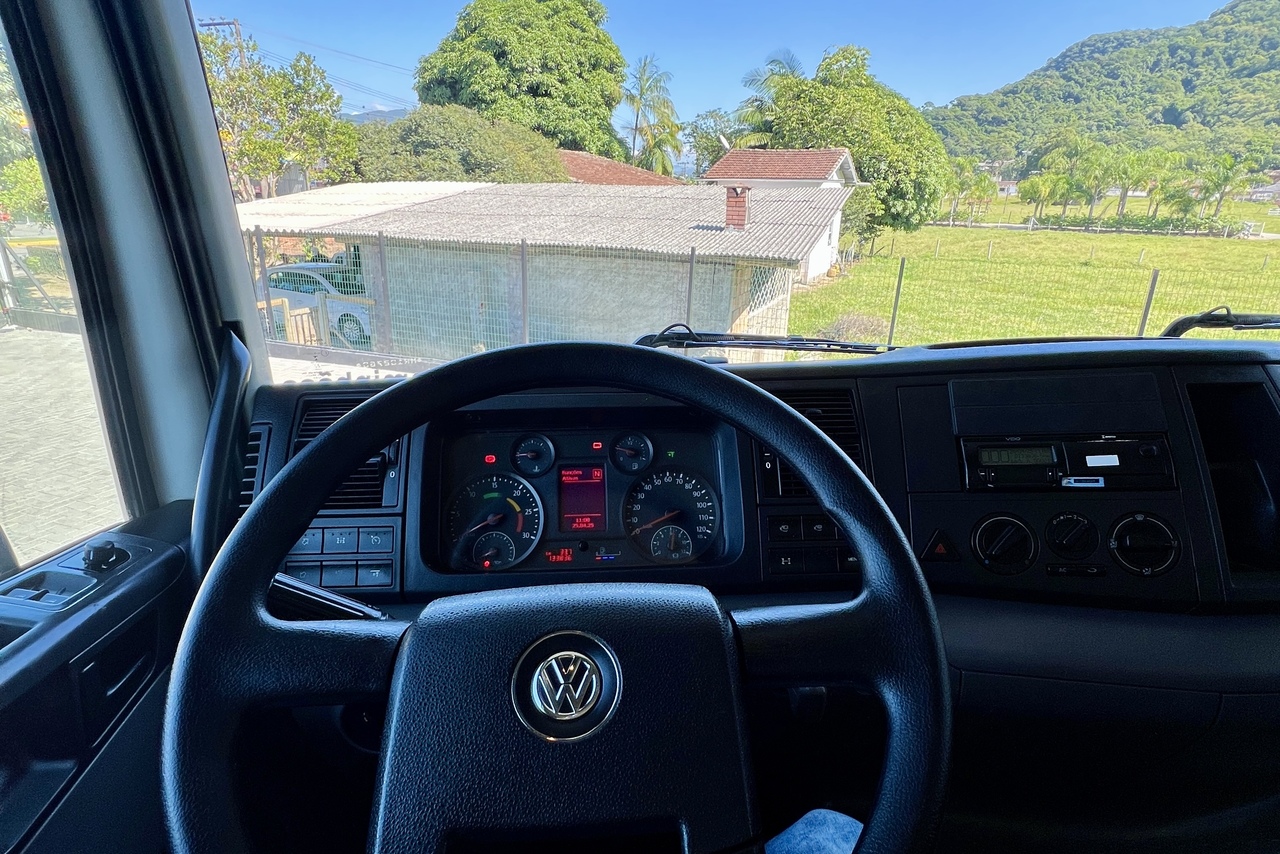 Volkswagen VW 25420 Constellation 6x2 - 20/21 11