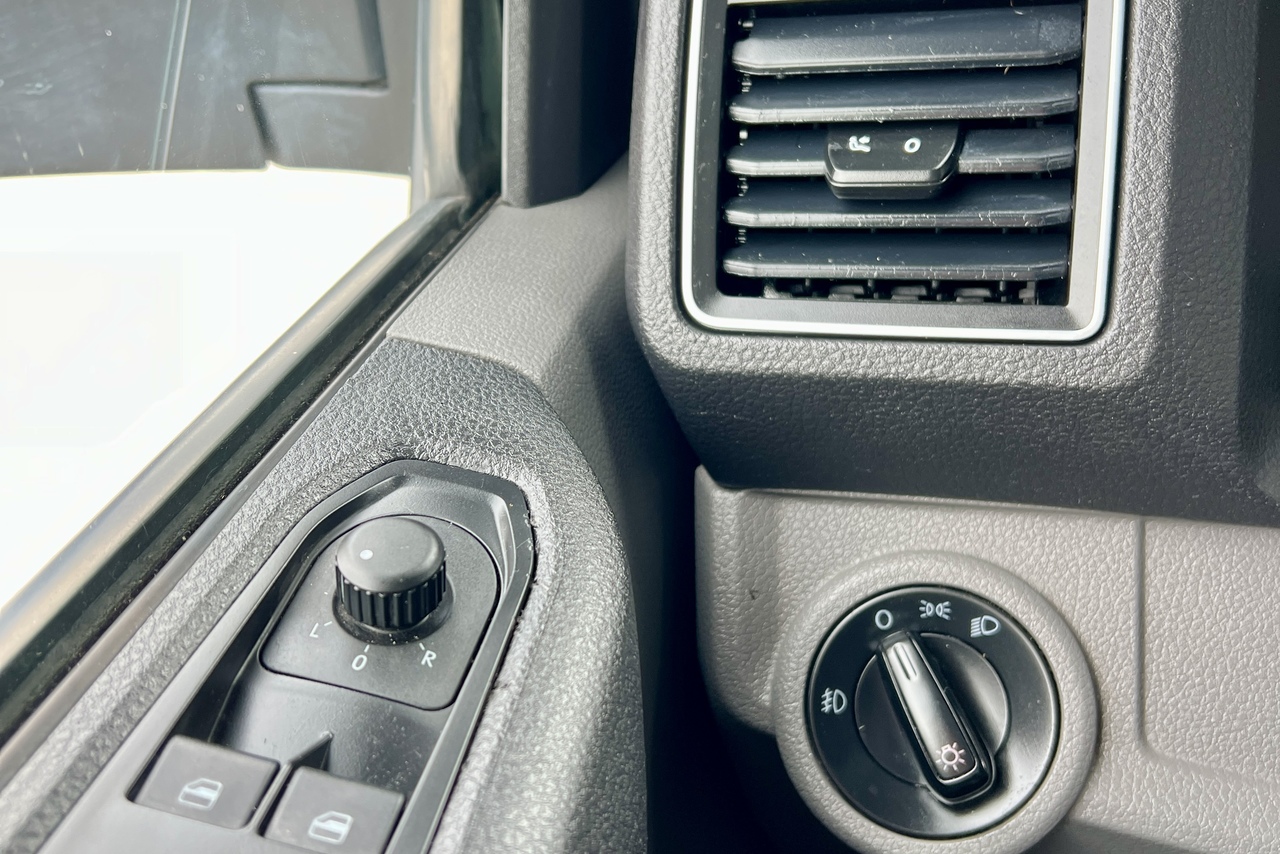 Volkswagen 11-180 Delivery  - 22/23 5