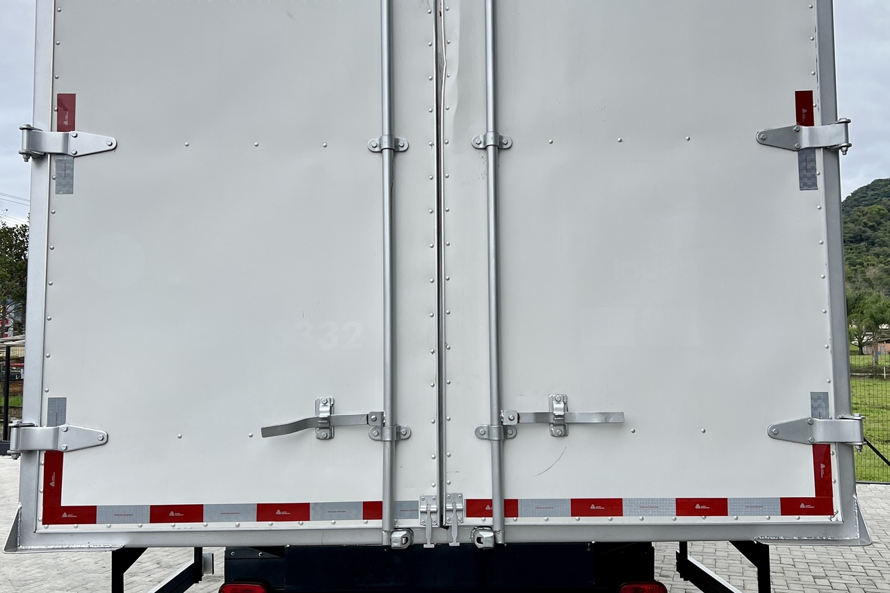 Volkswagen 11-180 Delivery  - 22/23 14