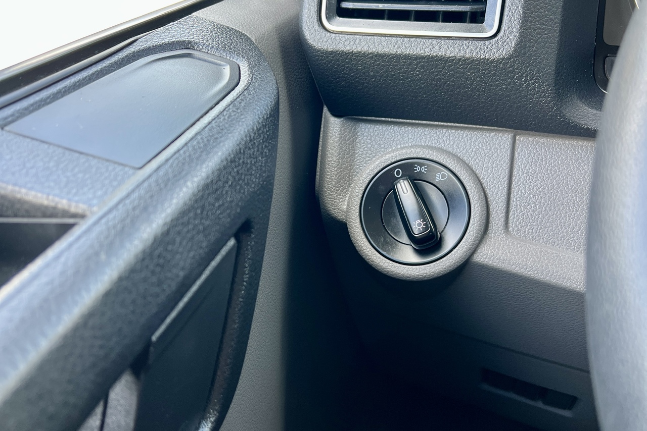 Volkswagen 11-180 Delivery  - 22/23 17