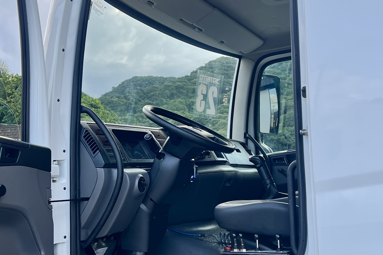 Volkswagen 24-260 Constellation 6x2 - 22/23 2