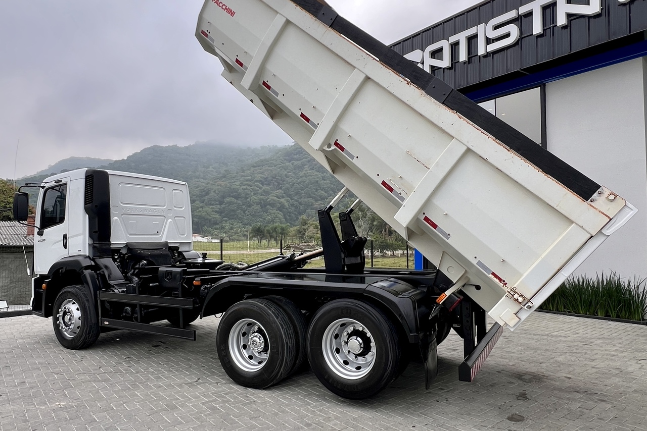 Volkswagen 24-260 Constellation 6x2 - 22/23 8