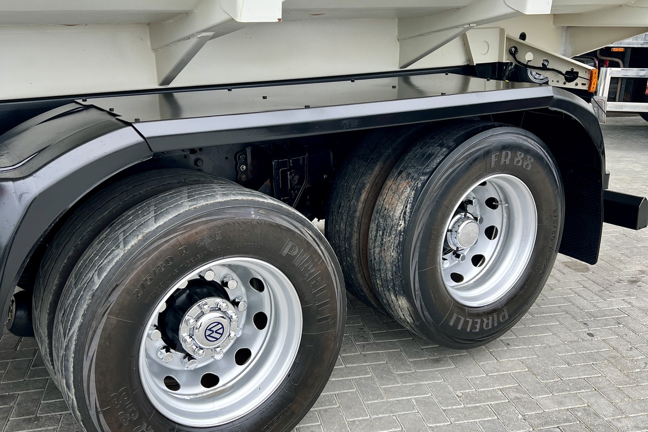 Volkswagen 24-260 Constellation 6x2 - 22/23 13