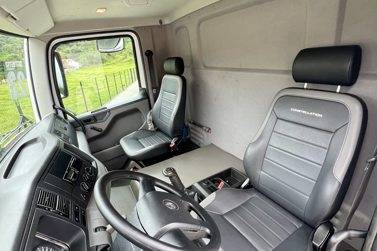 Volkswagen 26-260 E Constel. 6x4 - 22/23 15