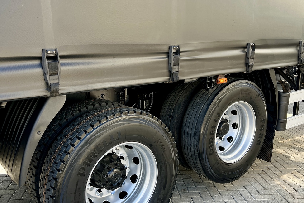 Volkswagen 30-330 Constellation 8x2 - 23/24 6