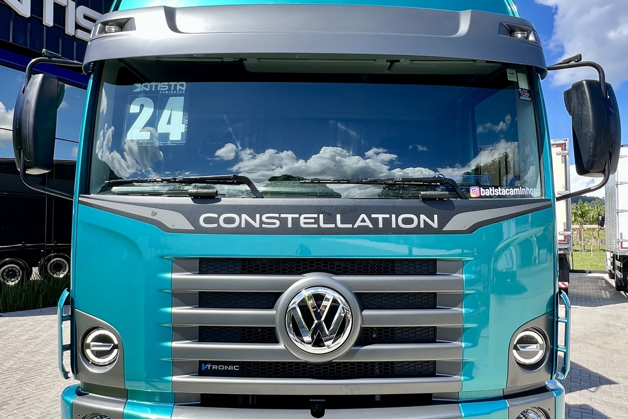 Volkswagen 30-330 Constellation 8x2 - 23/24 9