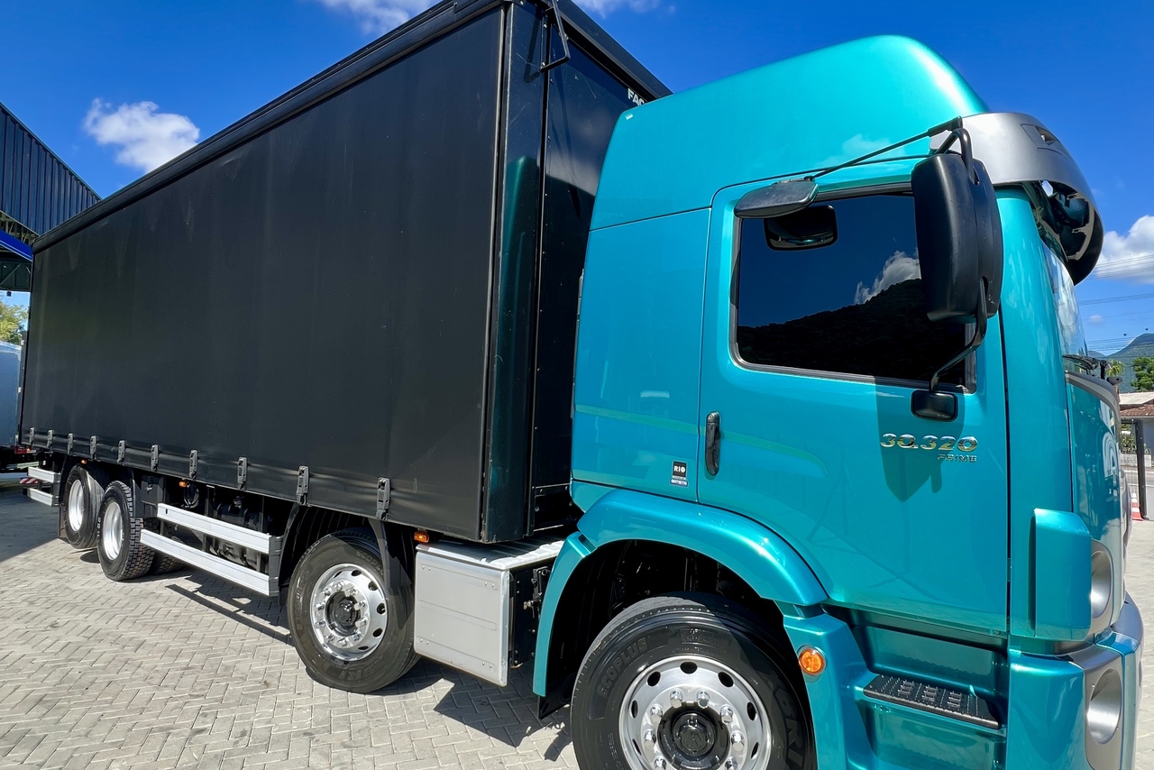Volkswagen 30-330 Constellation 8x2 - 23/24 10
