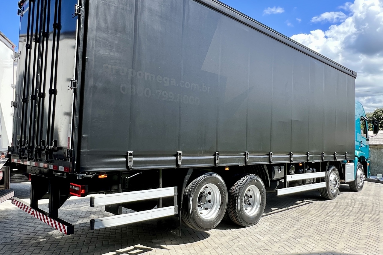 Volkswagen 30-330 Constellation 8x2 - 23/24 11