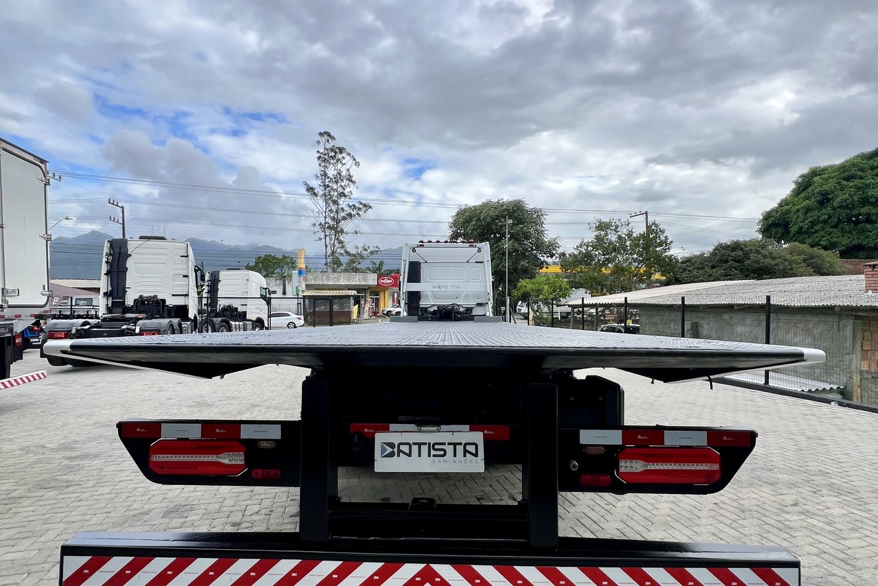 Volkswagen 30-330 Constellation 8x2 - 22/23 3