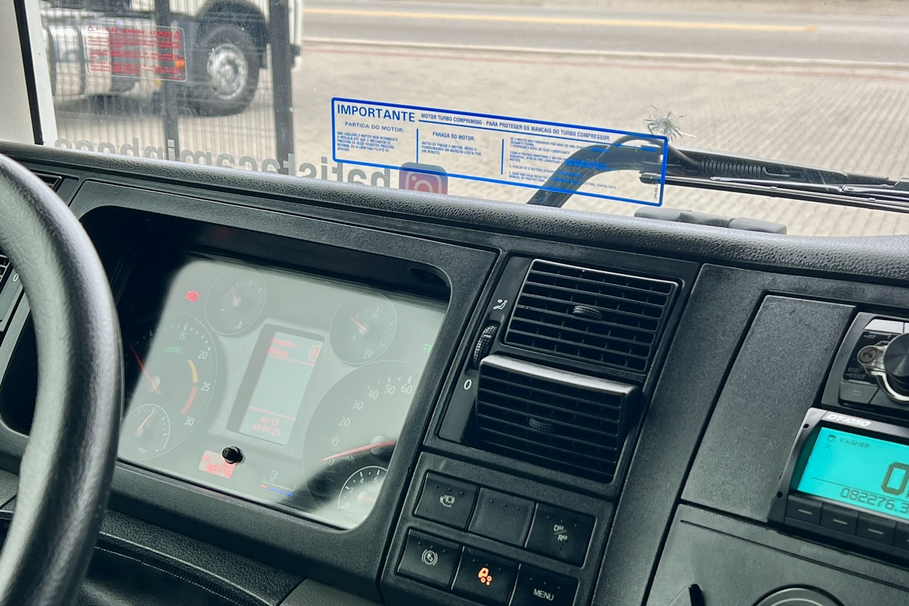 Volkswagen 30-330 Constellation 8x2 - 22/23 10
