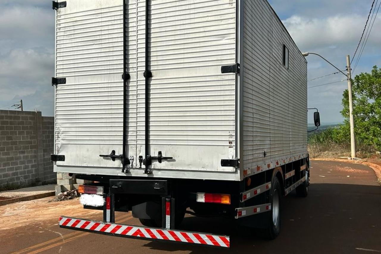 Mercedes Benz MB 1718 - 09/09 5