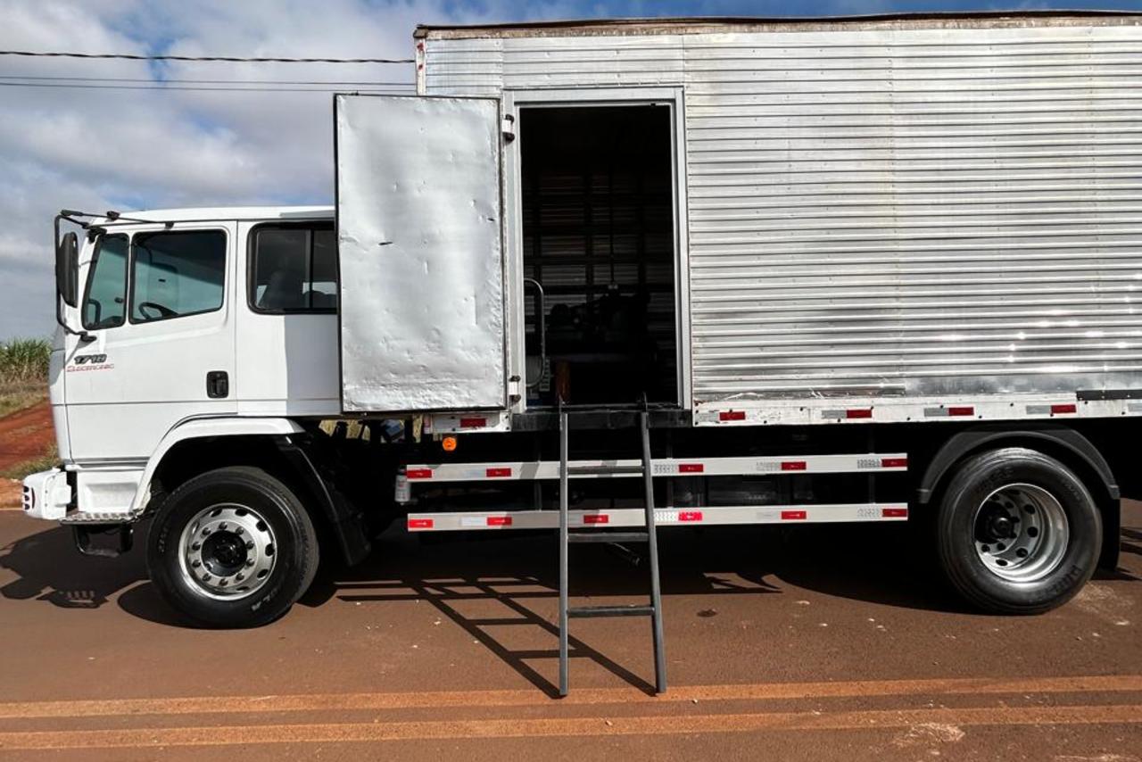 Mercedes Benz MB 1718 - 09/09 8