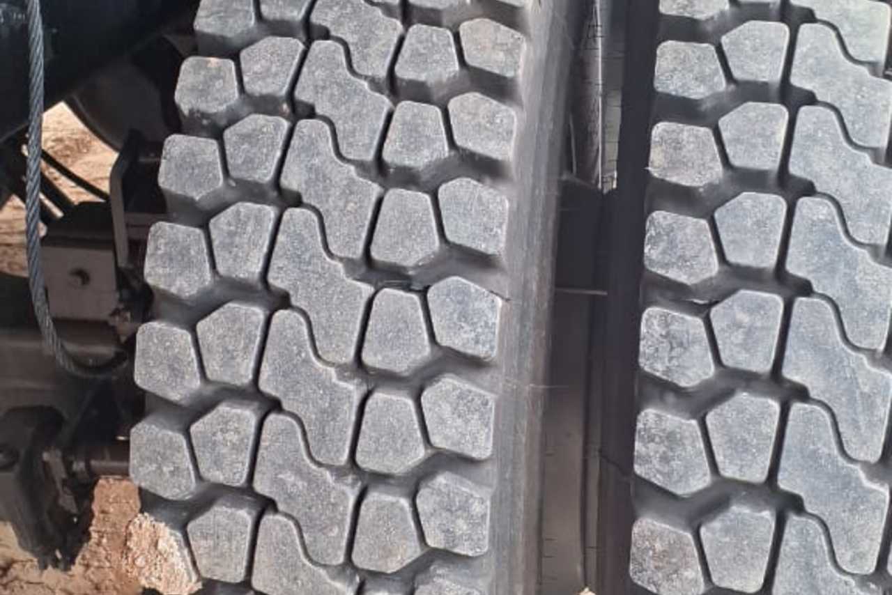 Volkswagen 31-330 E Constellation 6x4 - 22/22 11