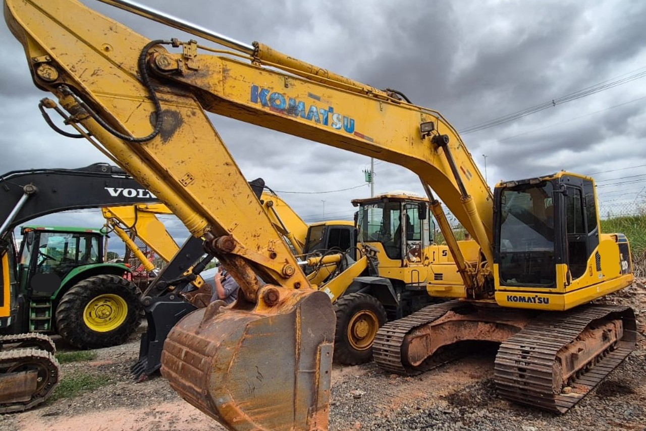 Komatsu PC200 - 12/12 5