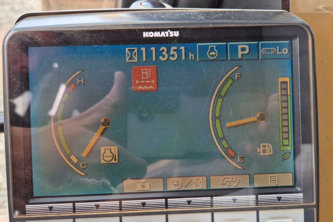 Komatsu PC200 - 12/12 7
