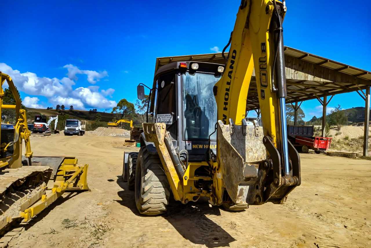 New Holland LB110 - 20 3